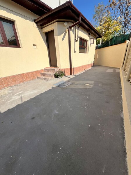 Vatra Luminoasa, casa singur curte,