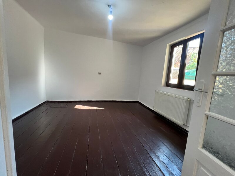 Vatra Luminoasa, casa singur curte,