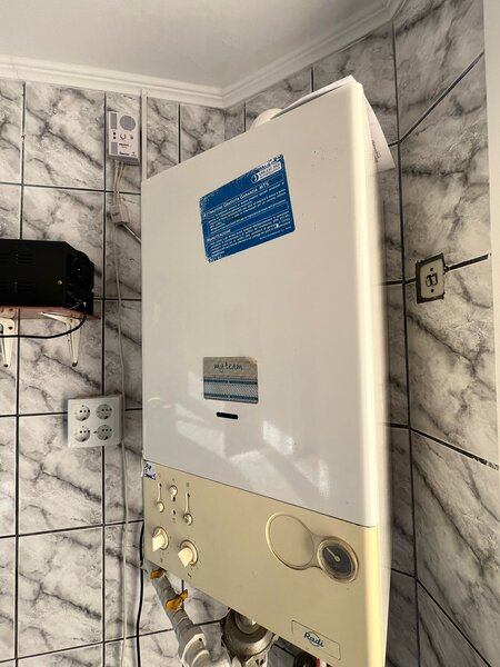 Vatra Luminoasa, casa singur curte,