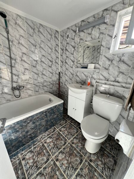 Vatra Luminoasa, casa singur curte,