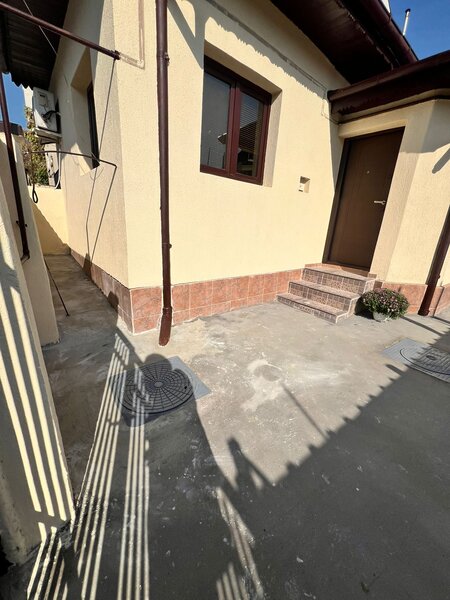 Vatra Luminoasa, casa singur curte,