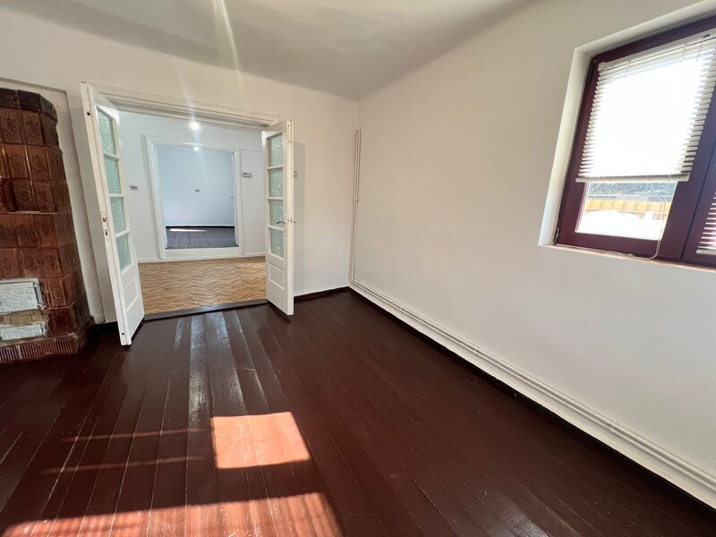 Vatra Luminoasa, casa singur curte,