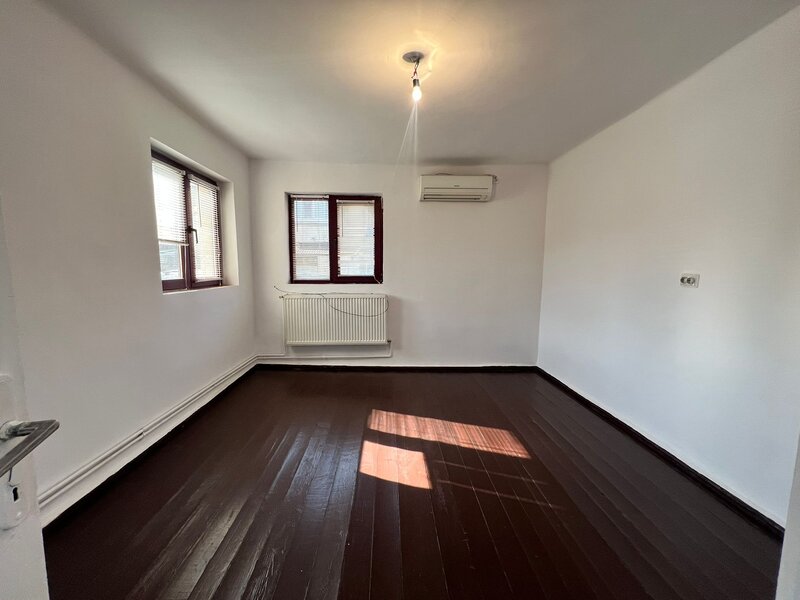 Vatra Luminoasa, casa singur curte,