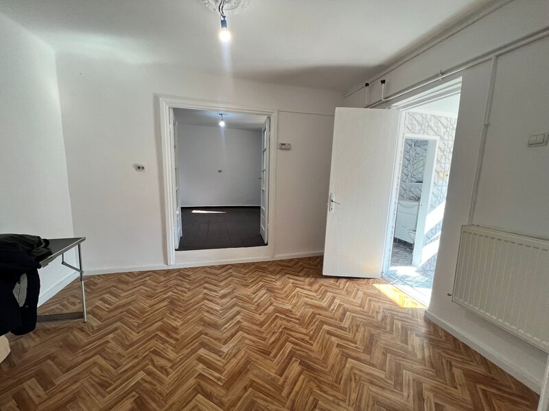 Vatra Luminoasa, casa singur curte,