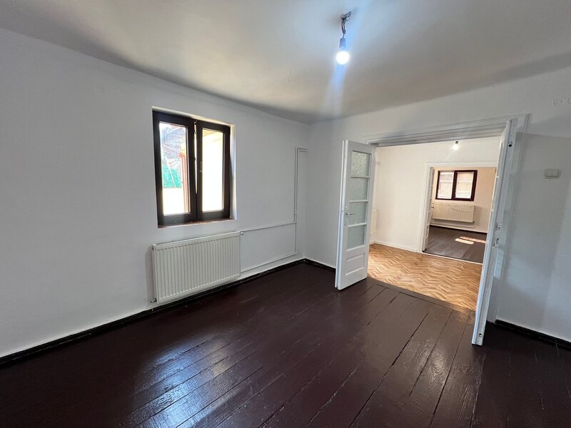 Vatra Luminoasa, casa singur curte,