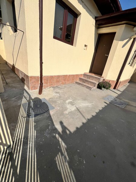 Vatra Luminoasa, casa singur curte,